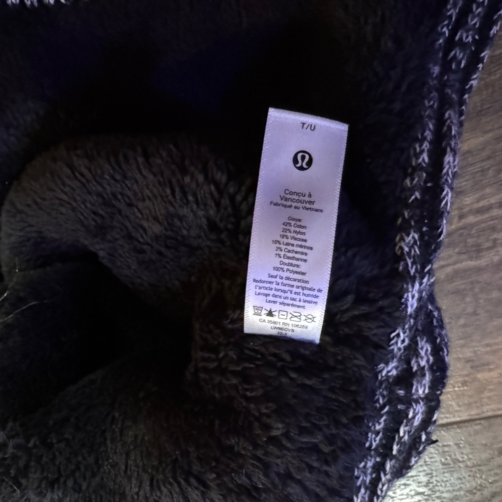 Lululemon Neck Warmer and Mittens - Picture 5 of 8